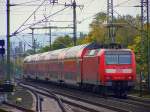 BR 146 mit Zugen 146 013-8 schiebt ihren RE1(10130) aus dem verregneten Bahnhof D�ren.