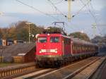 110 363 steht mit RE11591 abfhrtsbereit im Bahnhof Lindern.  ...