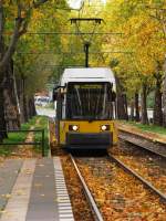 Berlin, 18.10.2008, MetroTram M10 nach S+U-Bahnhof Warschauer Stra�e erreicht die ...