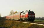 BR 218 mit Zugen 218 416 mit einer Dosto Garnitur zwischen Schwindegg und Weidenbach (KBS 940) am 08.11.2008.