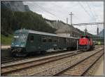 Ein Autozug der BLS mit Steuerwagen voran passiert auf dem ...
