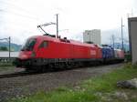 Zusammen mit 1116 123-9 brachte 1116 003-3 *EM-Frankreich* den Autozug ...