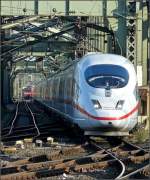 Doppeleinheit ICE 3, bestehend aus dem niederl�ndischen 4652 Arnhem und ...