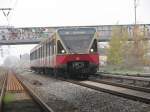 Die S 8 der Berliner S-Bahn Richtung Gr�nau im Bereich ...
