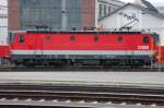 1044 007-3 beim Verlassen der Traktion Linz. (10.11.2008)  ...