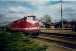 br-219-dr-119 219 068 im mecklenburgischen Karow im April 1997 mit einer Regionalbahn aus G�strow. 