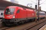 br-1016 Dieser illustre Kurzzug verweilte zu einem kurzen Halt in Linz Hbf. 1016 015-8 hatte einen Oberbau-Mess- und Versuchswagen am Haken. (10.11.2008)