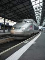 est-lyria Dieser TGV Lyria steht am 28.10.08 abfahrtsbereit nach Paris Lyon im Bahnhof Lausanne. Die Fahrtdauer betr�gt ziemlich genau 4 Stunden und die Fahrt verl�uft �ber Vallorbe, Frasne und Dijon Ville.
