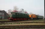 In Hagenow Land stehen die E44 044 mit der V60 ...