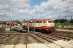 In Regensburg kommt die 217 001-7 gerade von der Drehscheibe ...