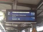 Dieser Zuglaufschild Gleis 2 im Karlsruher Hbf informiert: ICE 75 ...