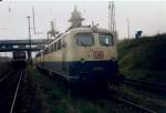 Neben der Besandungsanlage im Bw Stralsund stande im September 1998 ...