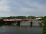 BR 143 mit Zugen 143 mit Dopppelstockwendezugkomposistion f�hrt als RB �ber die Moselbr�cke der linksrheinschen Rheinstrecke.
01.06.2008 Koblenz