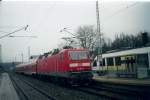 Regionalbahn Stralsund-Sassnitz mit 143 952 im April 2006 in Bergen/R�gen. ...