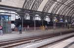 dresden-hbf Zu meiner �berraschung fuhr am 29.11.08 ein Dampfzug in den Dresdener Hbf ein. Ist leider nur ein Notschuss da 5 Minuten sp�ter meine S-Bahn fuhr.