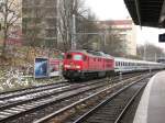 BR 232 mit Zugen Am S-Bahnhof Prenzlauer Berg in Berlin passiert der 'Warschau Express' den Berliner Innenring ,Richtung Berlin Lichtenberg.