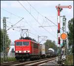 BR 155 Das Gl�ck war uns in den Mittagsstunden des 02. September 2008 sicherlich hold, denn im Normalfall verirren sich zwischen Karlsruhe und Rastatt auf den Streckenast �ber Durmersheim nur �u�erst wenig G�terz�ge. Mit 155 209 kam allerdings sogar ein typischer-KV Zug auf die Strecke und konnte somit bei Forchheim (b Karlsruhe) bildlich festgehalten werden.