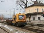 Dieses mir unbekannte Bahndienstfahrzeug konnte ich am 29.11.2008 in A�ling ...