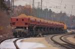 Talfahrt f�r diesen Abraumzug in die G�tergleise von Treuchtlingen. (11/2008). ...