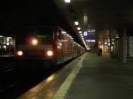 143 018 mit der RB nach Hildesheim in Hannover  ...