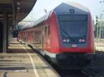 RE von Karlsruhe erreicht gerade den Stuttgarter Hbf.  ...