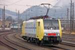br-189-dispolok Abgeh�ngt! Es 64 F4-020 rangiert gem�chlichen Tempos aus Kufstein Hbf. (02.12.2008).