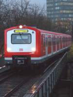 S-Bahn Hamburg Eine S21 zur Elbgaustrasse f�hrt am 20.11.2008 in Hamburg Dammtor ein.