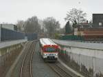 Ein VTA der AKN f�hrt als Zug der Linie A1 ...
