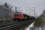 1216 145 mit einem gemischten G�terzug am 12.12.2008 in Haar. ...