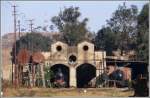 Das Dampflokdepot von Asmara/Eritrea mit 202 002 und 442.59. (31.10.2008) ...