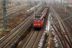 Der Sonderling der BR 140, 140 450, zieht am 13.12.08 ...