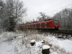 br-425 425 125 und ein 426 sind am 12.12.2008 bei winterlichen Wetter in Haar (bei M�nchen) unterwegs.