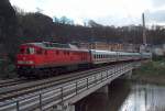 232 617-1 zieht am 13.11.04 IC 1567 durch den Plauenschen ...