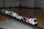 Re 482 009 von Roco mit den passenden Wagen auf ...