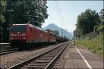 185 174 schleppt eine 151er und einen G�terzug durch den ...