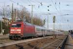 101 075-0 mit dem IC 2025 nach Frankfurt in Solingen ...