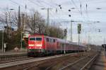 BR 111 mit Zugen 111 128.5 mit orientrotem Stromabnehmer und RB 48 in Solingen  Hbf am 14.12.2008