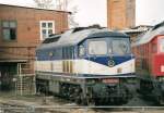 Zu Fristarbeiten steht die DE 300.02 im AW Cottbus.30.12.03  ...
