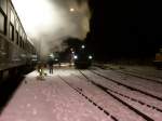 65 1049 am Abend des 13.12.08 im Bahnhof Schlettau.  ...