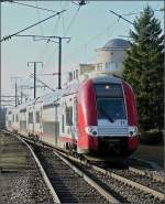 Der Triebzug 2211 kommt am 19.12.08 aus Rodange und f�hrt ...