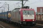 Die 185 591-5 der Crossrail durchfuhr K�ln Ehrenfeld am 23.12.2008 ...