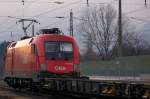 br-1116-vor-guterzugen Nur schwach frequentiert war dieses Trailer-Shuttle, dass 1116 190-8 unterst�tzend nachschiebt. (Brixlegg, Dez.2008).