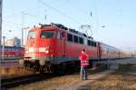 br-110-bugelfalte 110 473 steht bei besten Lichtverh�ltnissen mit dem Sonderzug aus Hannover in Halle(S)Hbf. Gru� an den Lokf�hrer!!