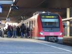 422 005/505 wartet am 28.12.08 in D�sseldorf Hbf als S7 ...