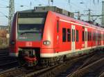 425 039-2 verl�sst K�ln als RE 8 nach Koblenz am ...