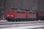 In Doppeltraktion t�tig: 140 783-2 und 140 836-8 m�hen sich ...