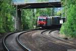 SBB Cargo noch zu besten Zeiten. Hier legt sich 482 ...