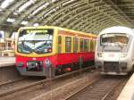 Hier sieht man eine Br 481 und nebenan ein Steuerwagen ...