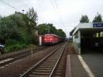 Eine BR 151 mit gemischten G�terzug in Maintal Ost.  ...