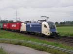 ES64 U2-066 ist am 21.8.08 planm��ig mit einem Containerzug auf ...